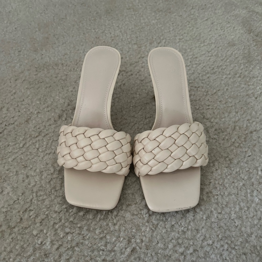 Brand new heeled mule beige